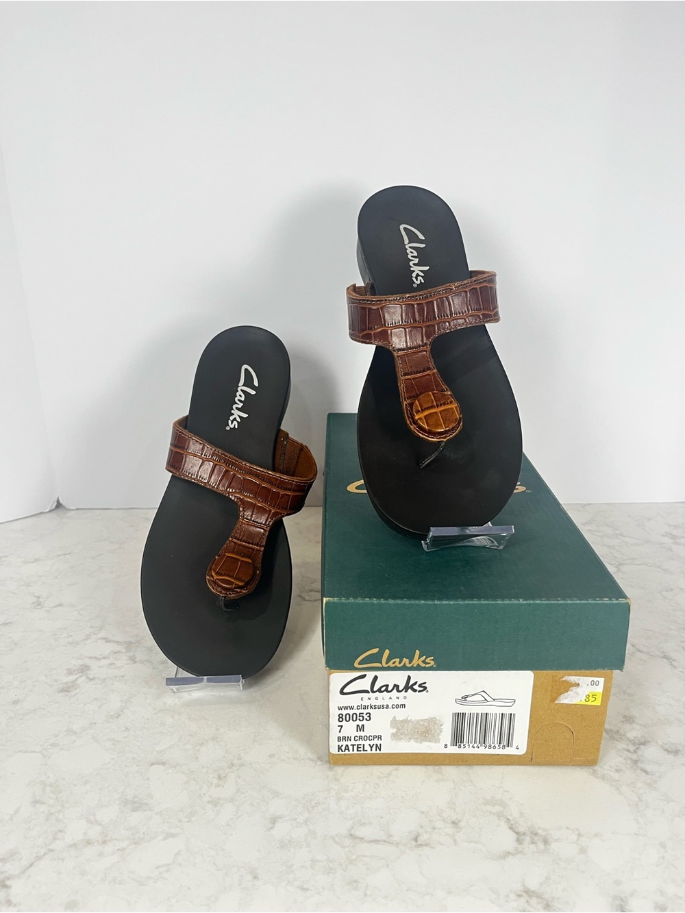 Clarks Brown Katelyn Boxed Thong Sandals